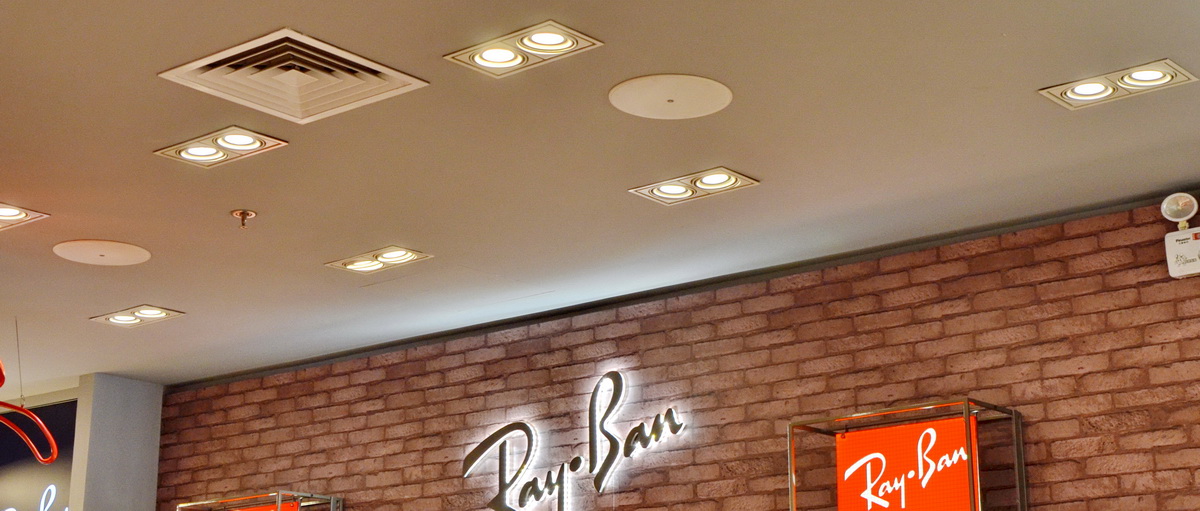 Ray?Ban 宏伊国际广场店——yl6809永利 CIS 商用安装系统的经典应用
