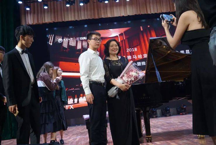 张芳、冯子祥钢琴音乐会