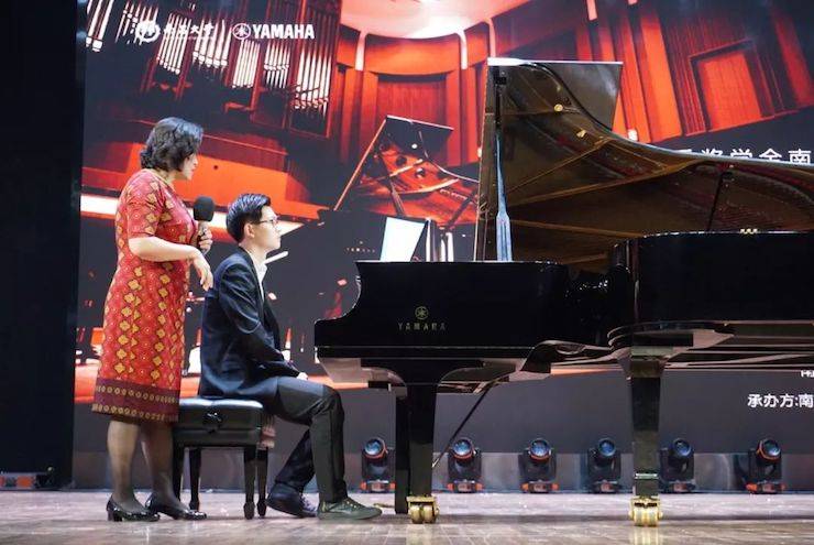 张芳、冯子祥钢琴音乐会